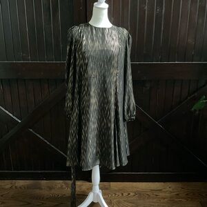 Chic Black and Gold Long Sleeve Dress